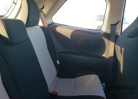 2014 Toyota Yaris z USA, uszkodzony, nr VIN JTDJTUD37ED597557